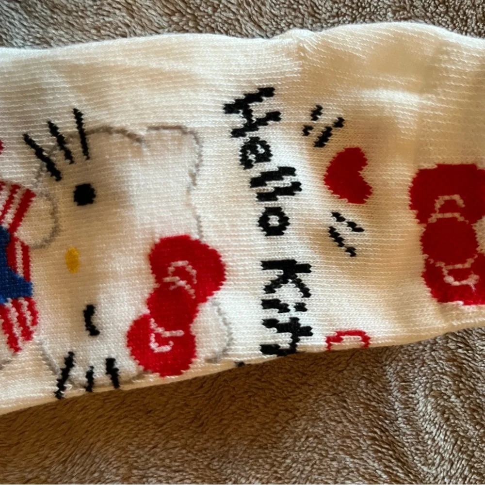 NWT Hello Kitty 6 Pairs Socks for Girls Age 5-6 color Blue, purple, White, Pink